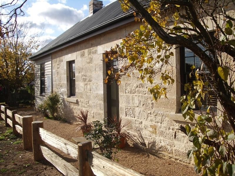 32 BOND STREET, Ross TAS 7209