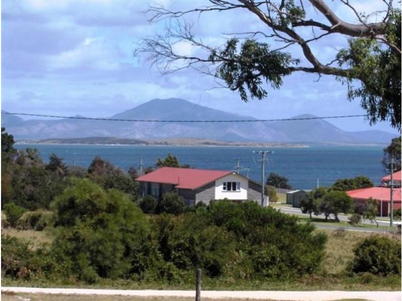 9 Holloway Street, Lady Barron, Flinders Island TAS 7255