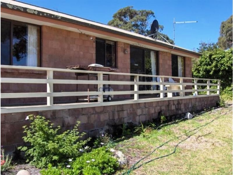 9 Holloway Street, Lady Barron, Flinders Island TAS 7255