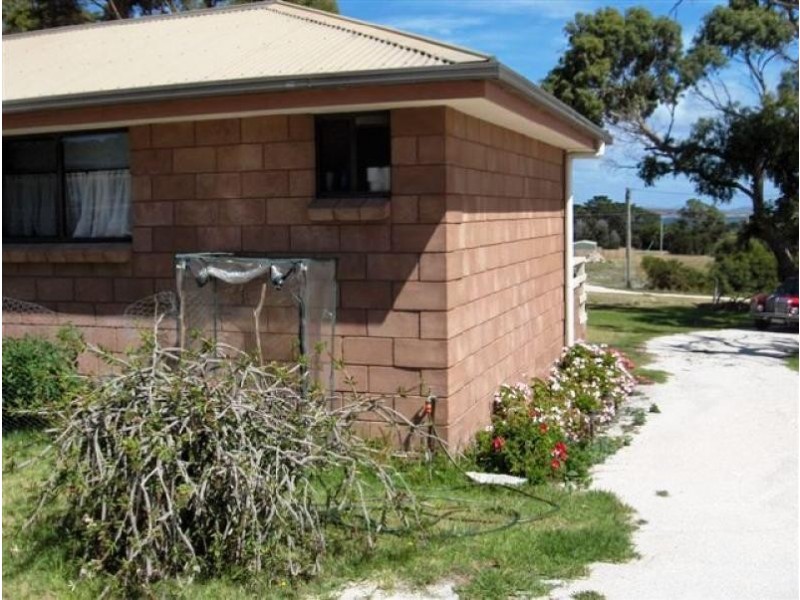 9 Holloway Street, Lady Barron, Flinders Island TAS 7255