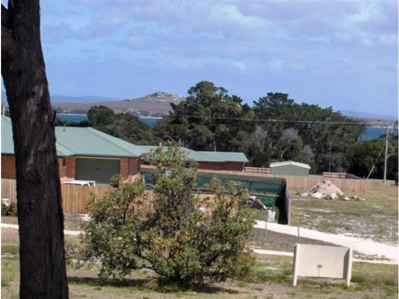 9 Holloway Street, Lady Barron, Flinders Island TAS 7255