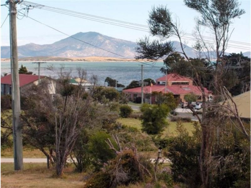 7 Holloway Street, Lady Barron, Flinders Island TAS 7255