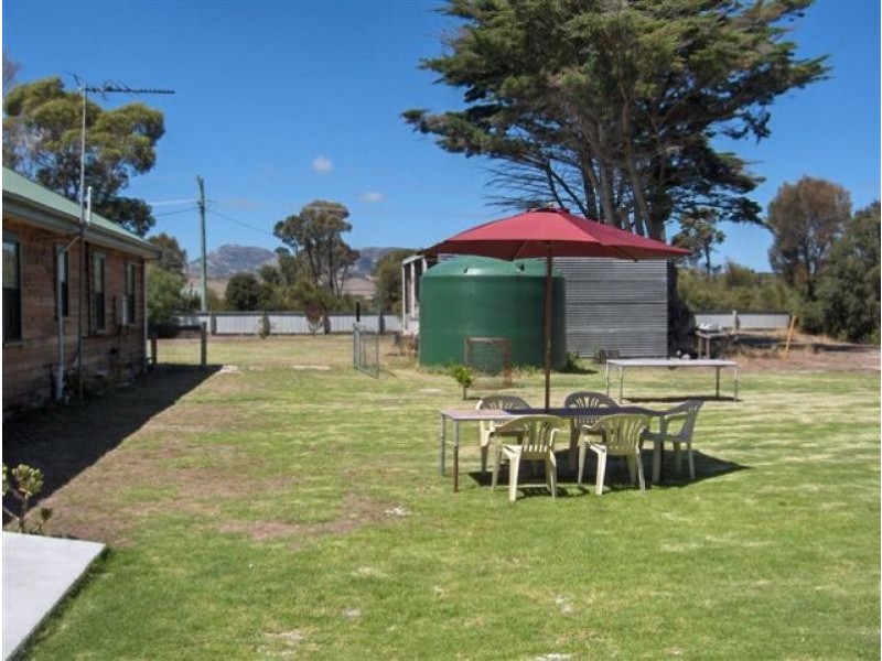 24 Bluff Road, Flinders Island TAS 7255