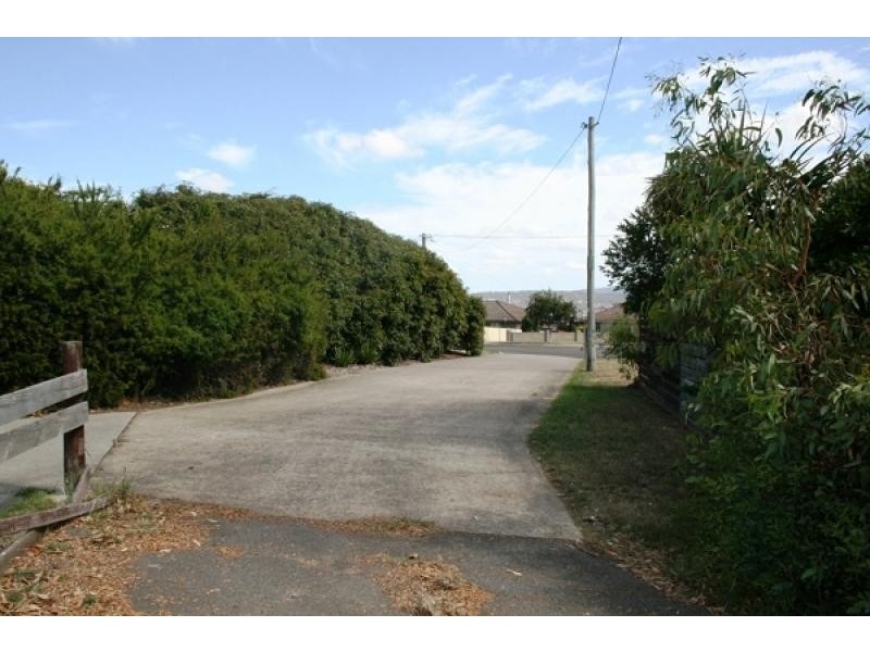 Unit 3, 44 Bishops Drive, Newnham TAS 7248