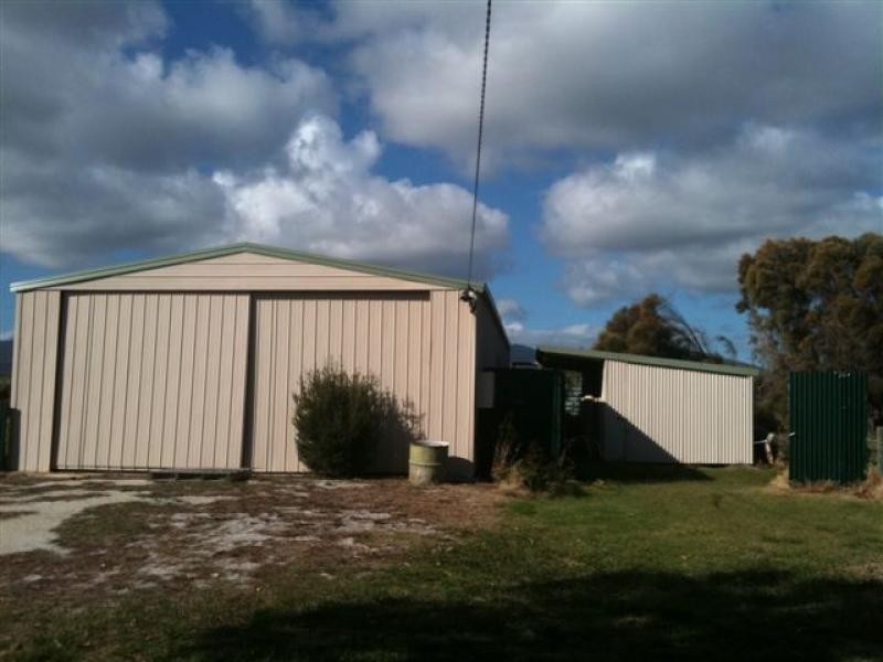 21 Bluff Road, Flinders Island TAS 7255