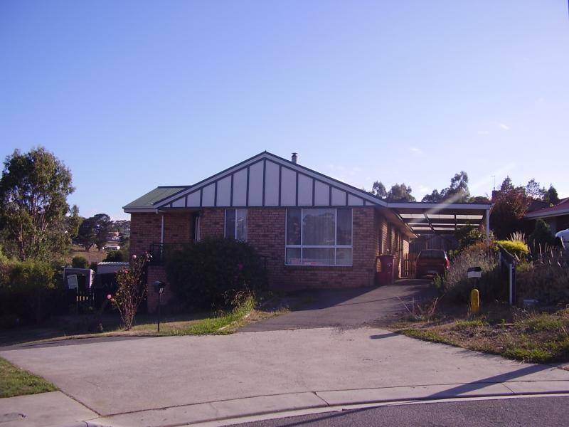 9 OWEN PLACE, Summerhill TAS 7250