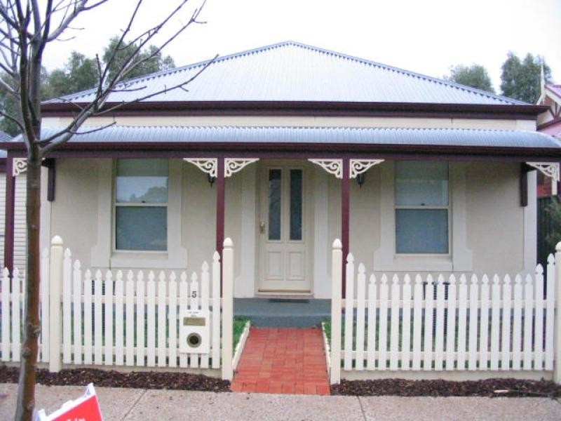 5 SILVERBIRCH PLACE, Mawson Lakes SA 5095