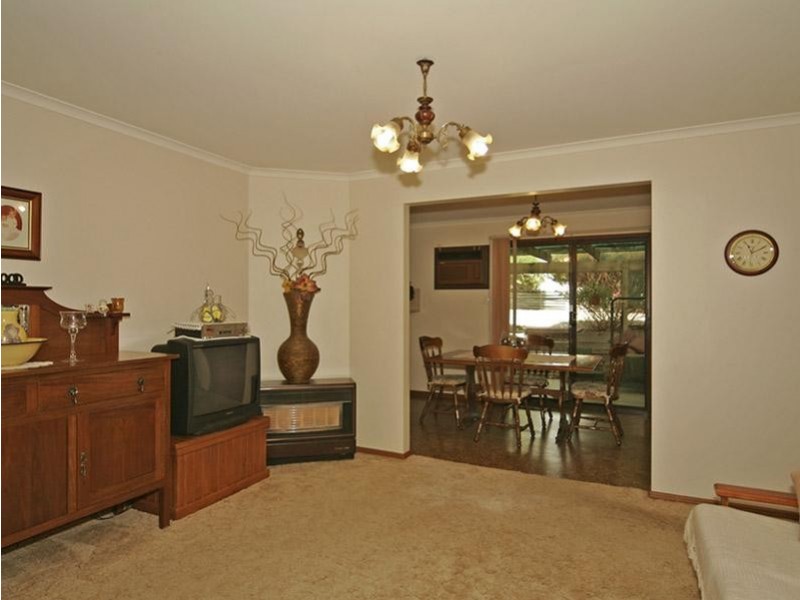 9 Johneff Court, St Agnes SA 5097