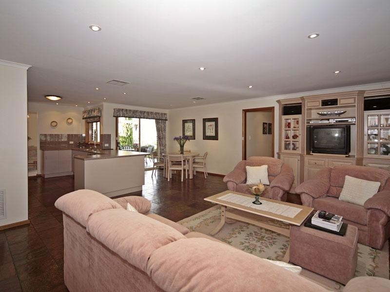 8 Caroline Court, Golden Grove SA 5125