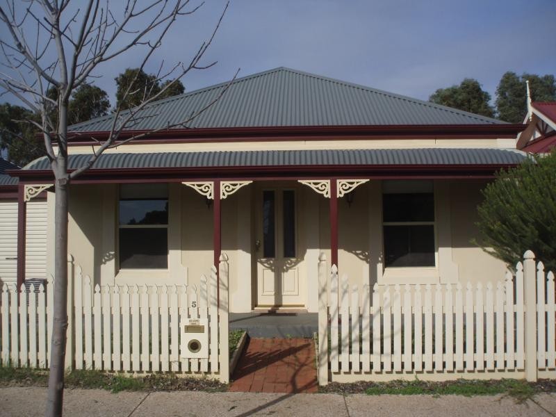 5 Silverbirch Place, Mawson Lakes SA 5095