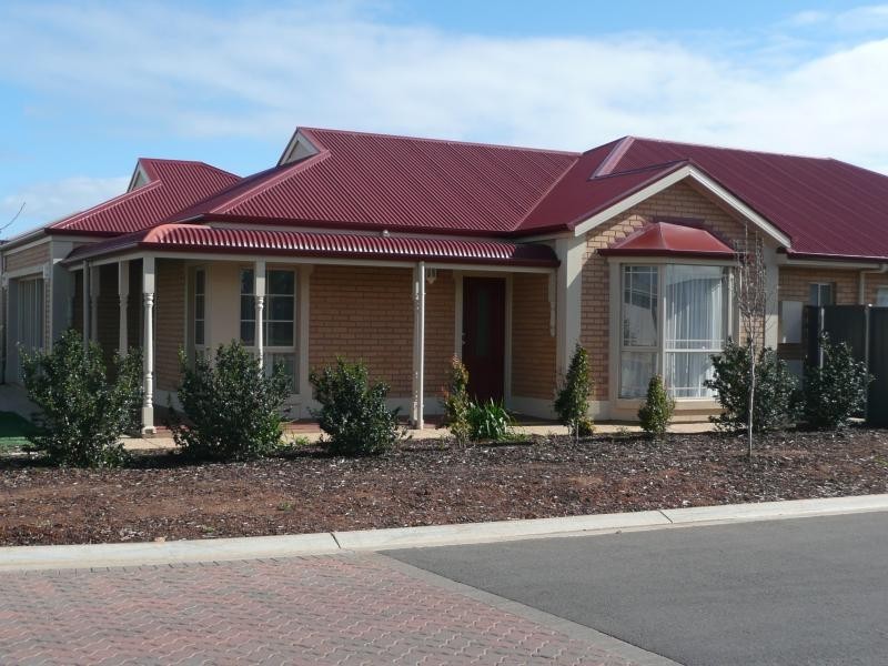 4 Lakeside Dr, Andrews Farm SA 5114