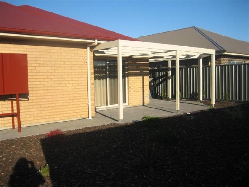 4 Lakeside Dr, Andrews Farm SA 5114