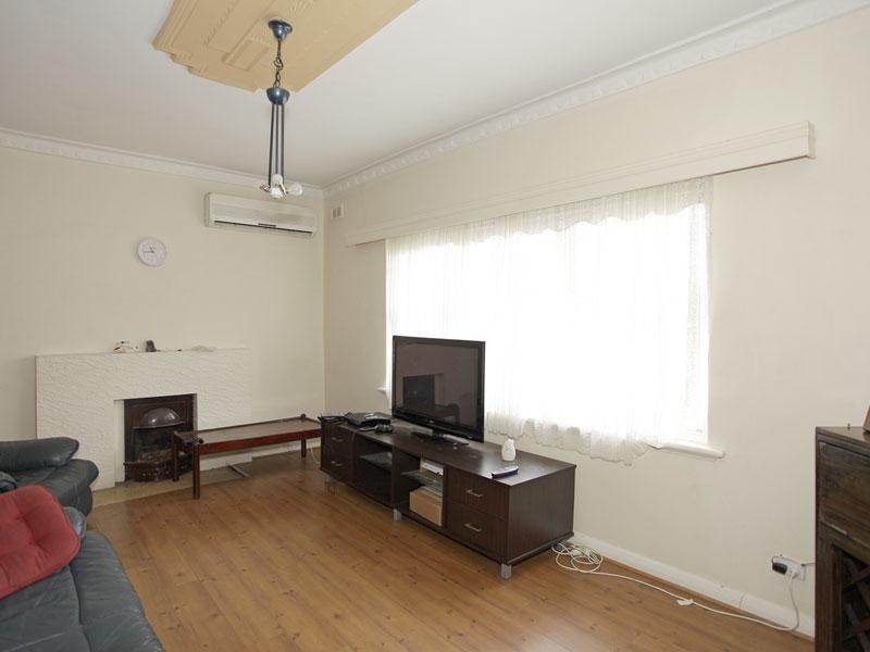 12 Walton Avenue, Clearview SA 5085
