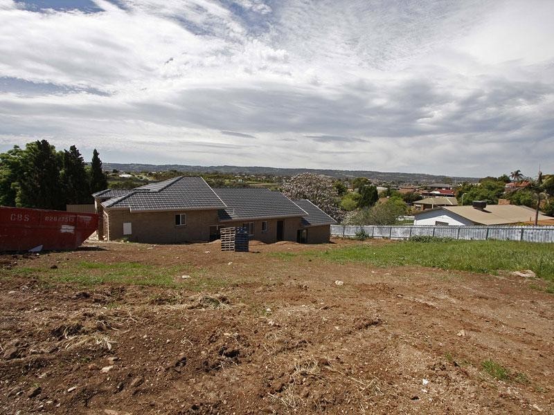 38 Latimer Cres and 24 Drysdale Dr, Trott Park SA 5158