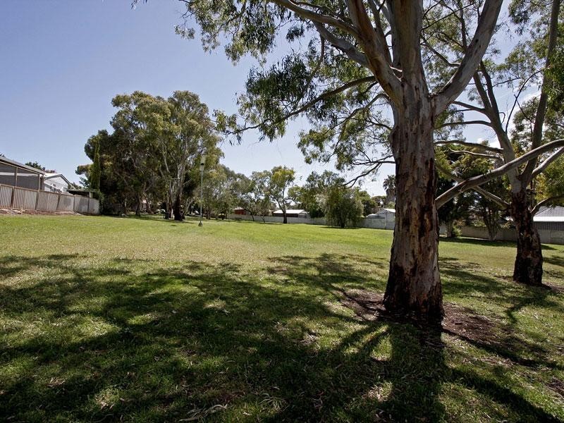 38 Latimer Cres and 24 Drysdale Dr, Trott Park SA 5158