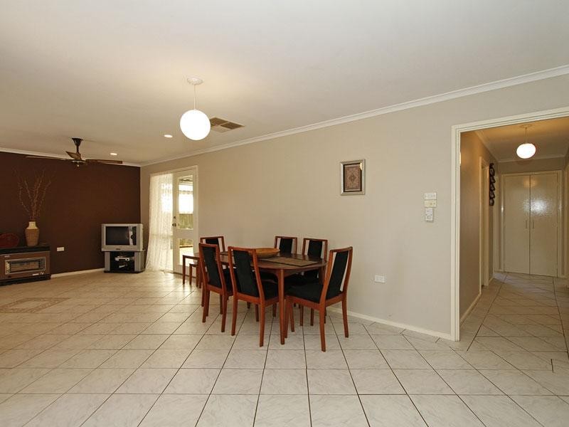 102 Amsterdam Crs, Salisbury Downs SA 5108