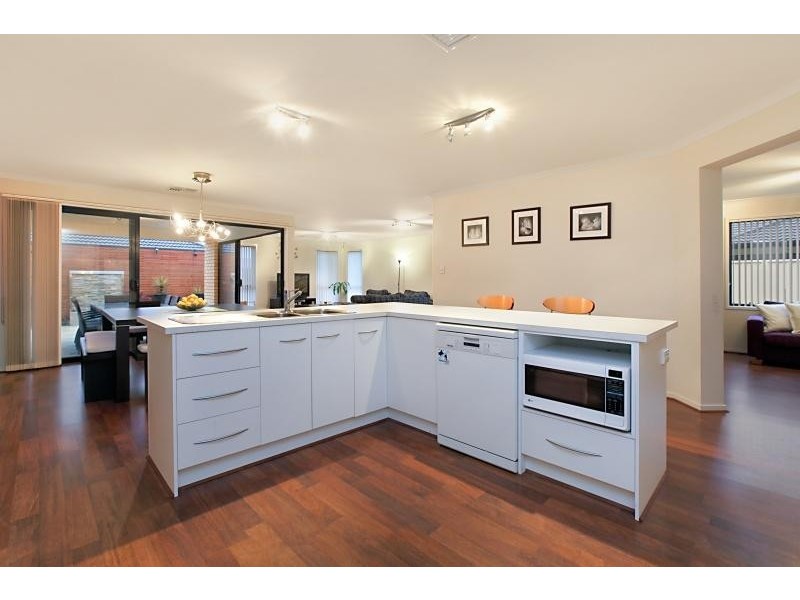 10 Westbourne St, Springbank Waters, Burton SA 5110