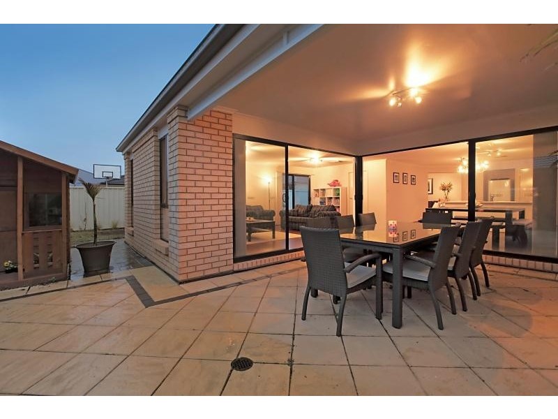 10 Westbourne St, Springbank Waters, Burton SA 5110