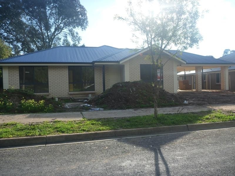 2 Lee Ave, Ridgehaven SA 5097