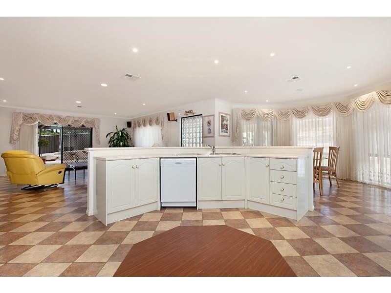 1 Bellevue Cct, Gulfview Heights SA 5096