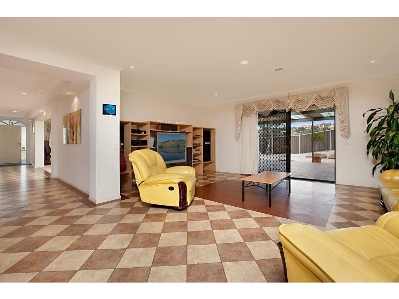 1 Bellevue Cct, Gulfview Heights SA 5096