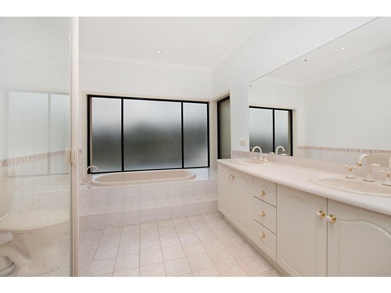 1 Bellevue Cct, Gulfview Heights SA 5096