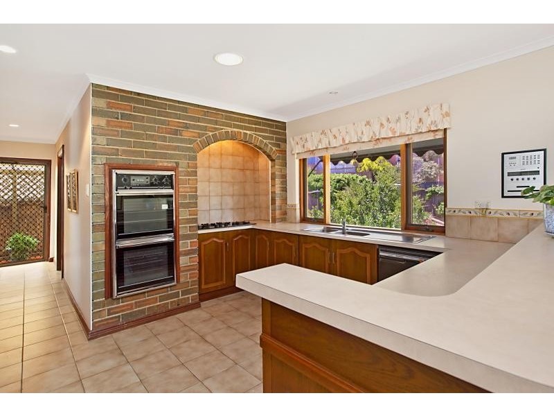 2 Eucalypt Ct, Stonyfell SA 5066