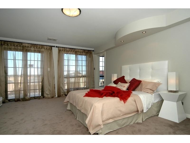 4 FOWLER ST, Mawson Lakes SA 5095