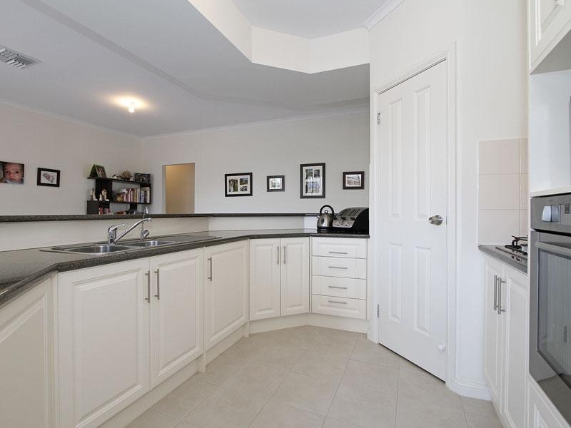 11 Wood St, Parafield Gardens SA 5107