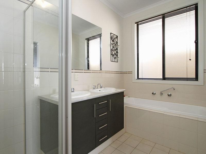 11 Wood St, Parafield Gardens SA 5107