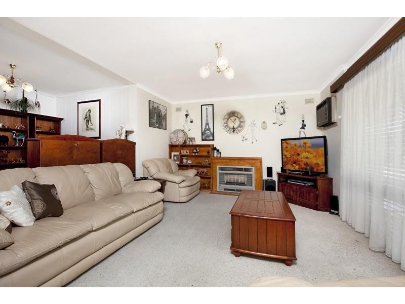 84 Flockhart Ave, Valley View SA 5093