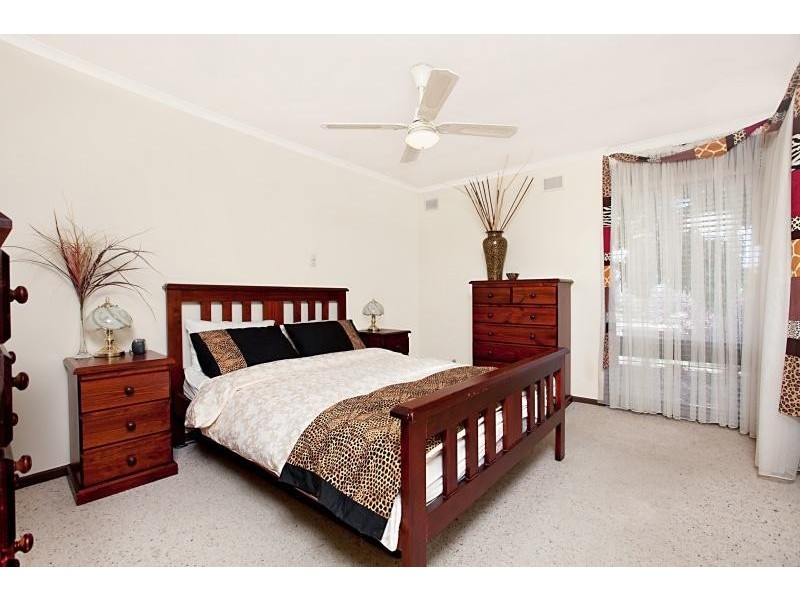 84 Flockhart Ave, Valley View SA 5093