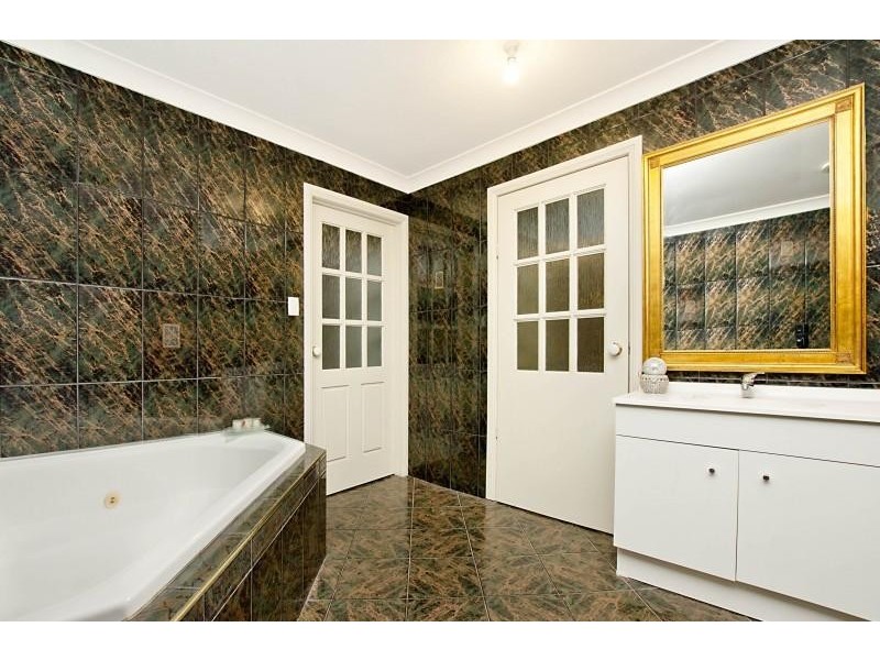 7 Oak Ave, Burton SA 5110