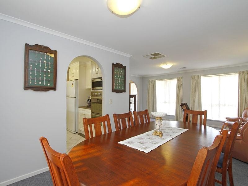 18 Hedgerow Drive, Gulfview Heights SA 5096