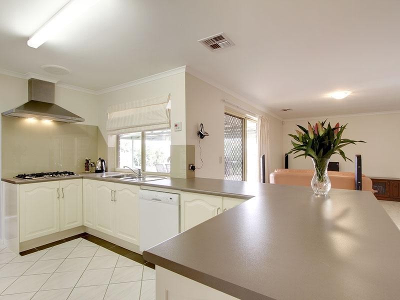 18 Hedgerow Drive, Gulfview Heights SA 5096