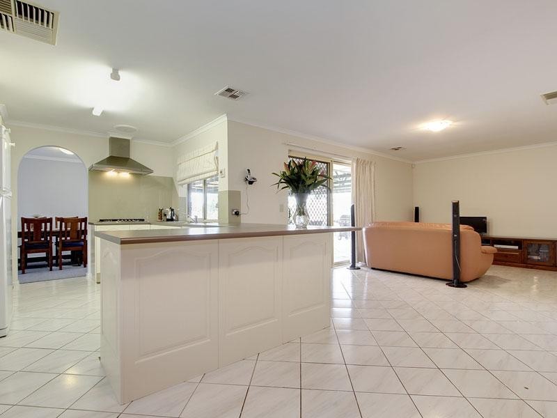 18 Hedgerow Drive, Gulfview Heights SA 5096