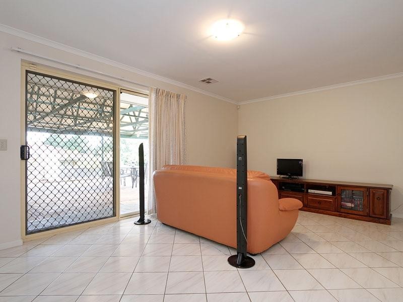 18 Hedgerow Drive, Gulfview Heights SA 5096