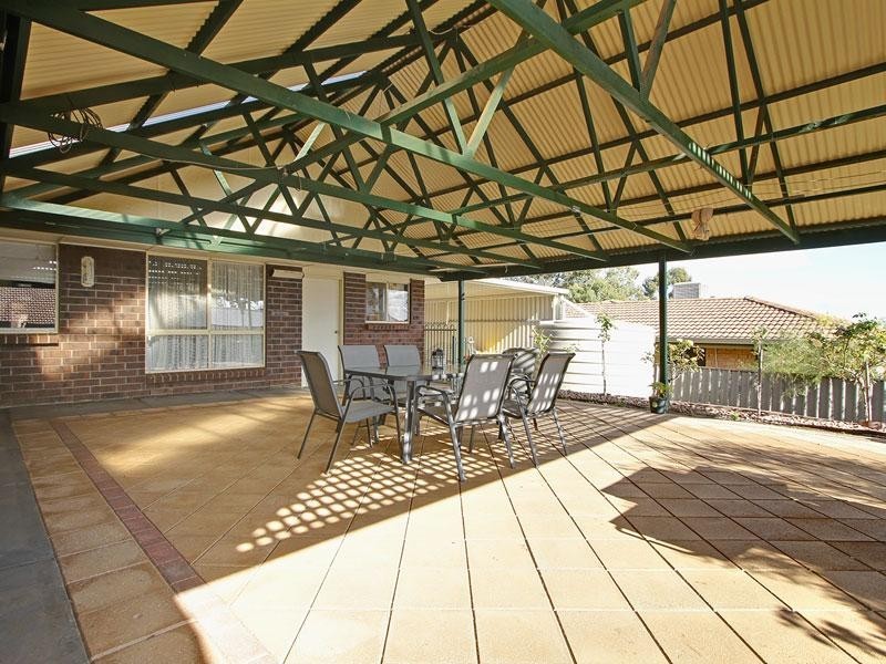 18 Hedgerow Drive, Gulfview Heights SA 5096