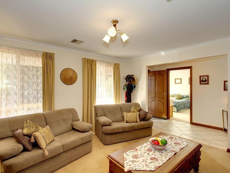 5 Thistleton Court, Greenwith SA 5125