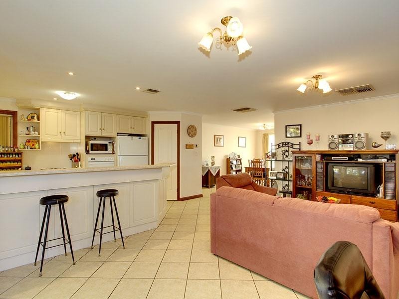 5 Thistleton Court, Greenwith SA 5125