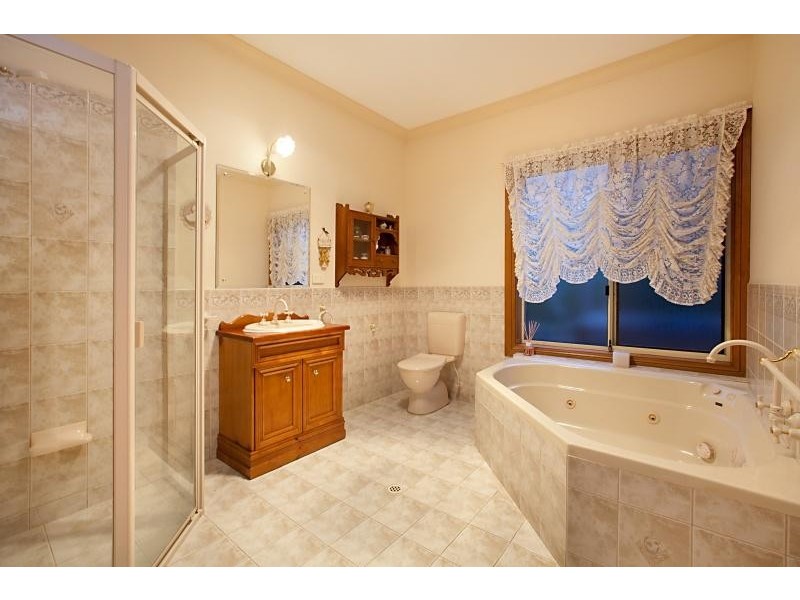 36 Angove Park Dr, Tea Tree Gully SA 5091