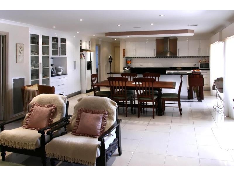 8 Nicholls Drive, Yass NSW 2582