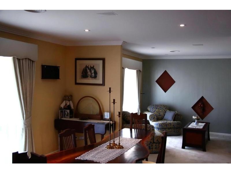 8 Nicholls Drive, Yass NSW 2582