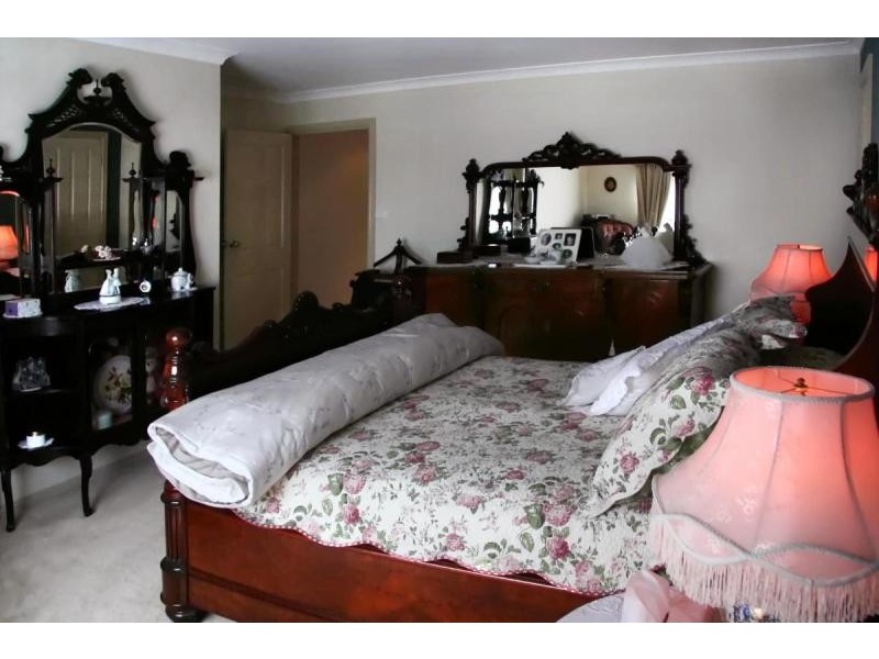 8 Nicholls Drive, Yass NSW 2582