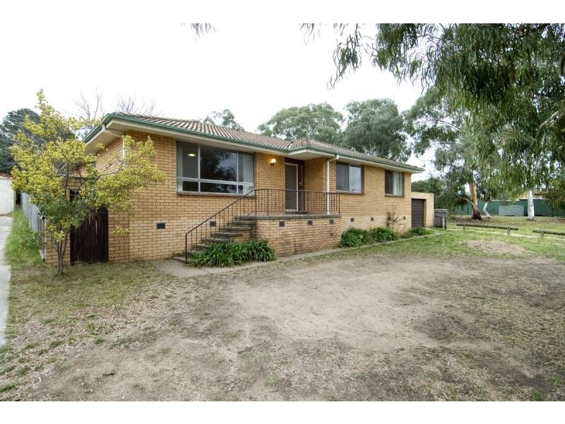 93 BEAUREPAIRE CRESCENT, Holt ACT 2615