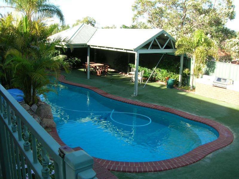 35 CUPELLO DRIVE, Swan View WA 6056