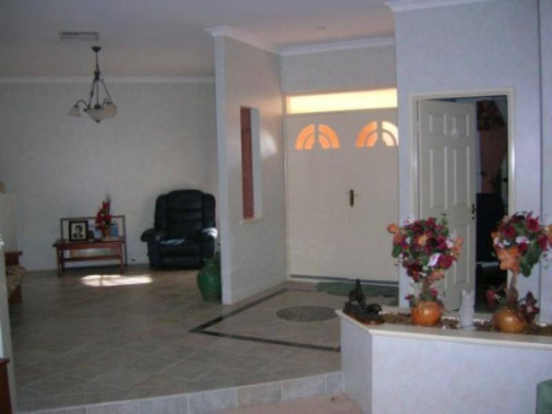 35 CUPELLO DRIVE, Swan View WA 6056