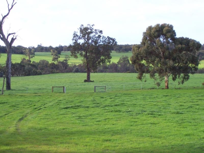 307 Chinganning Rd, Woottating WA 6562