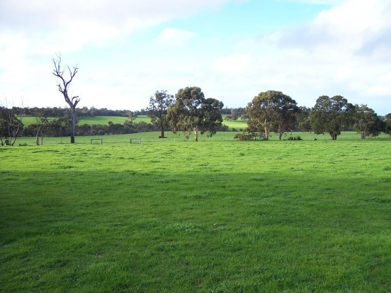 307 Chinganning Rd, Woottating WA 6562