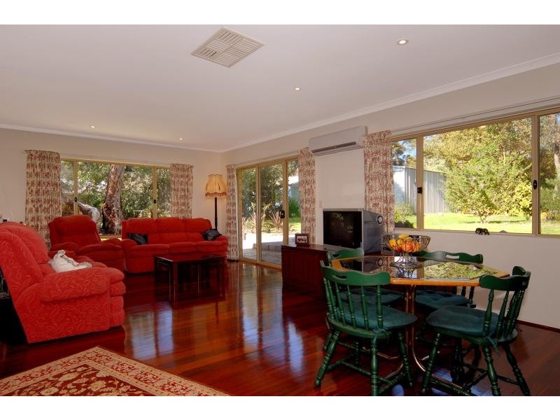 325 Helena Tce, Sawyers Valley WA 6074